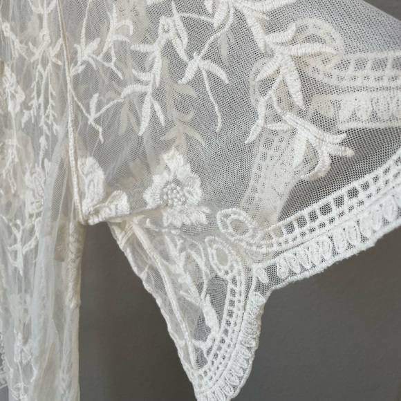 Icing Cream Lace Robe. Size OS - Picture 4 of 11